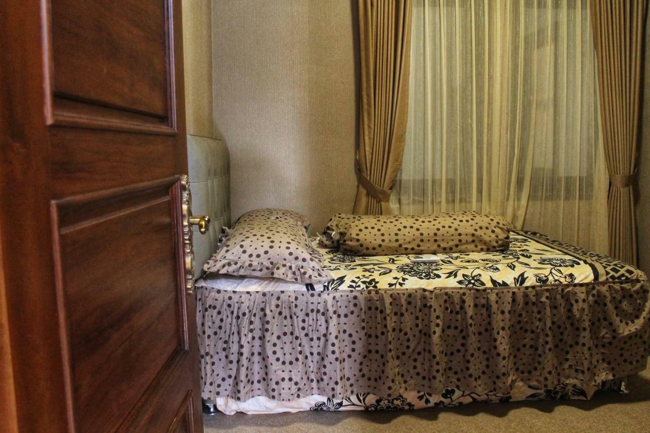 Вилла Fernasya House Джокьякарта Экстерьер фото