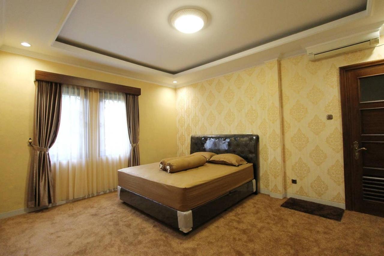 Вилла Fernasya House Джокьякарта Экстерьер фото